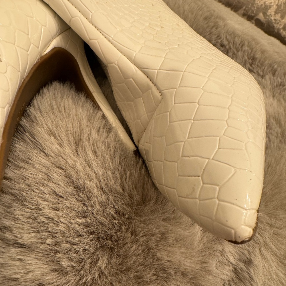 INC White Crocodile Boots - Picture 10 of 15
